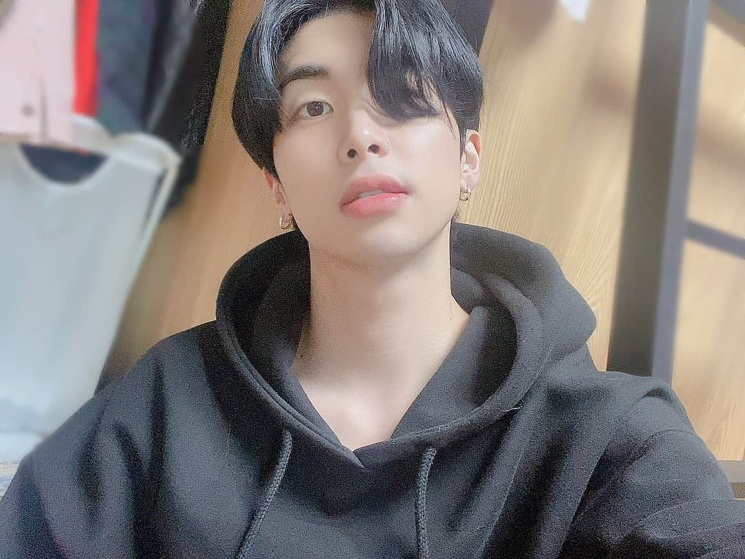 UP10TIONさんのインスタグラム写真 - (UP10TIONInstagram)「🖤 #샤오 #xiao」2月3日 14時55分 - u10t_official