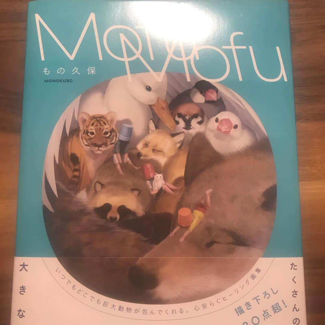 おかずクラブさんのインスタグラム写真 - (おかずクラブInstagram)「立春ですね。オカリナです。 もの久保さんから画集を頂きましたよ！  モフモフで可愛いんですよ！！  中には単独ライブ「子と寅」で描いて頂いたものも入ってます！！  嬉しい😆  全国の書店で売ってるので是非見てみて下さいね🐭🐯」2月3日 15時06分 - okazu_club