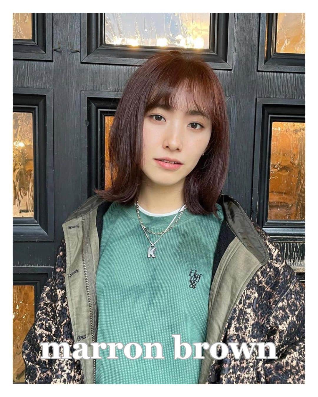 のインスタグラム：「【marron brown】  ファッション感を大切に！ 上品さとカジュアルさをバランスよくプラス！  マンネリ化した気持ちにプラスアルファのオシャレを楽しみたい方は是非！  cut color / 12000〜  hair director / @kogure_tomohiro   お写真ありがとうございました！」