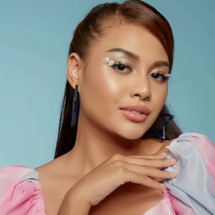 ASHANTY BEAUTY CREAM OFFICIALのインスタグラム：「Semua produk by Ashanty kamu bisa dapatkan di official intagram @ashantyid atau kamu bisa langsung kunjungi dan follow official instagram  masing - masing produk :   • Dapatkan berat badan ideal dan tubuh yang lebih sehat hanya di @ash.juice  • Butuh softlens yang mampu membuat riasan wajah lebih sempurna ? Langsung ke ig @ashantybeautycare.id yaa  • Ingin kulit wajah yang sehat dan berseri ? Kamu bisa langsung ke IG @kcosmetics.official  • Bantu tumbuh kembang anak dengan konsumsi madu @acioplusofficial  • Bulu mata lebih bervolume dengan menggunakan Aurelloly eyelash di @aurellolycosmetics  • Skincare Daily kak loly dan Bunda ? @ashantyid Ashanty Beauty Cream 💙 • Ingin kulit tubuh lebih bersih dan cerah ? Jangan lupa konsumsi collagen drink by @ashbodycare  • Sempurnakan riasan makeupmu menggunakan @ashantybeautycosmetics ❤️  Pesan produk favorite kamu, caranya mudah banget lohh. Kamu bisa langsung click link yang sudah tertera di Bio IG ✨」