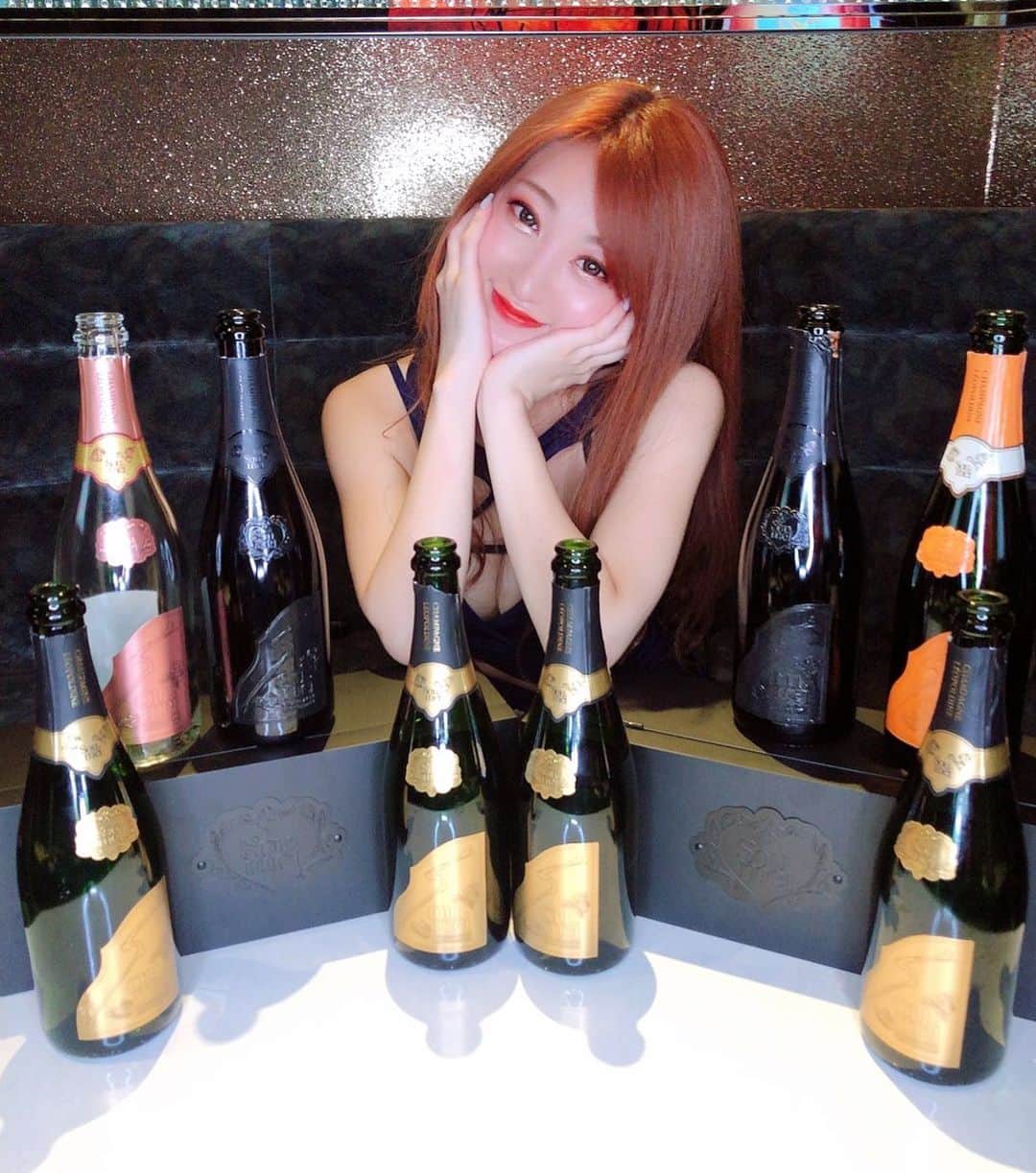 のインスタグラム：「. 今月ソウメイレース開催してます🍾💓 昨日もたくさんソウメイ頂けて幸せ💓 この時期にお会計200万以上は神😢✨ . あと私髪色変えました！ オレンジっぽいかんじ！ 似合ってないかな？🥺💭 . #ソウメイ #シャンパン #グラマラス #錦 #錦3 #名古屋 #栄 #金山 #岐阜 #柳ヶ瀬 #すすきの #歌舞伎 #六本木 #北新地 #ミナミ #中洲 #キャバクラ #キャバ嬢 #キャバ #夜職 #水商売 #一条あやな #follow #followme #glamorous」