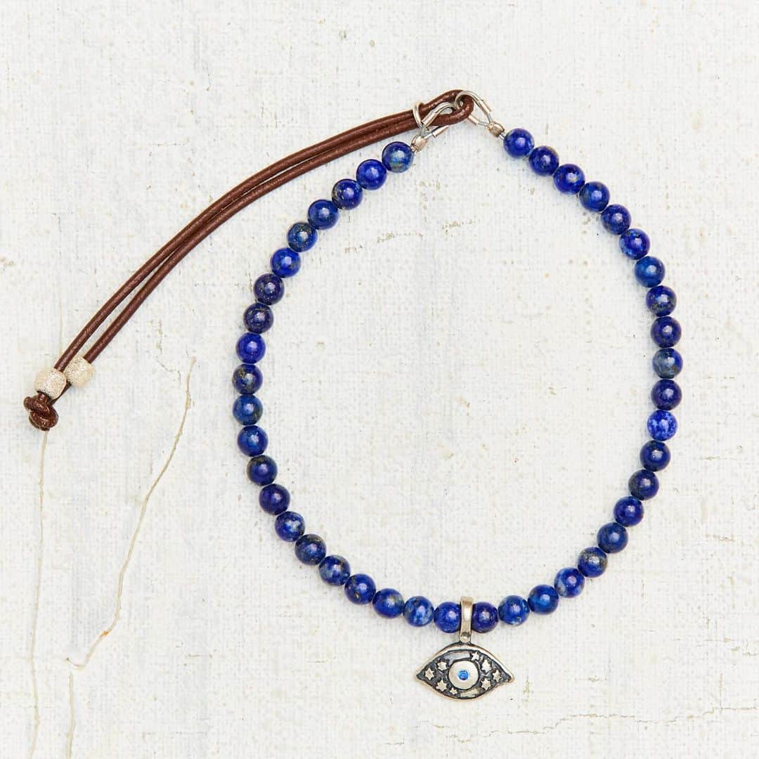 のインスタグラム：「The Mini Amazing Eye bracelet with lapis lazuli . Adjustable leather tie . #luckycharms #eye #artisan #iconic #menstyle #mensbracelet #evileye #protection #cadeau #jewelryasmedecinecm #madeinhawaii #madewithaloha」