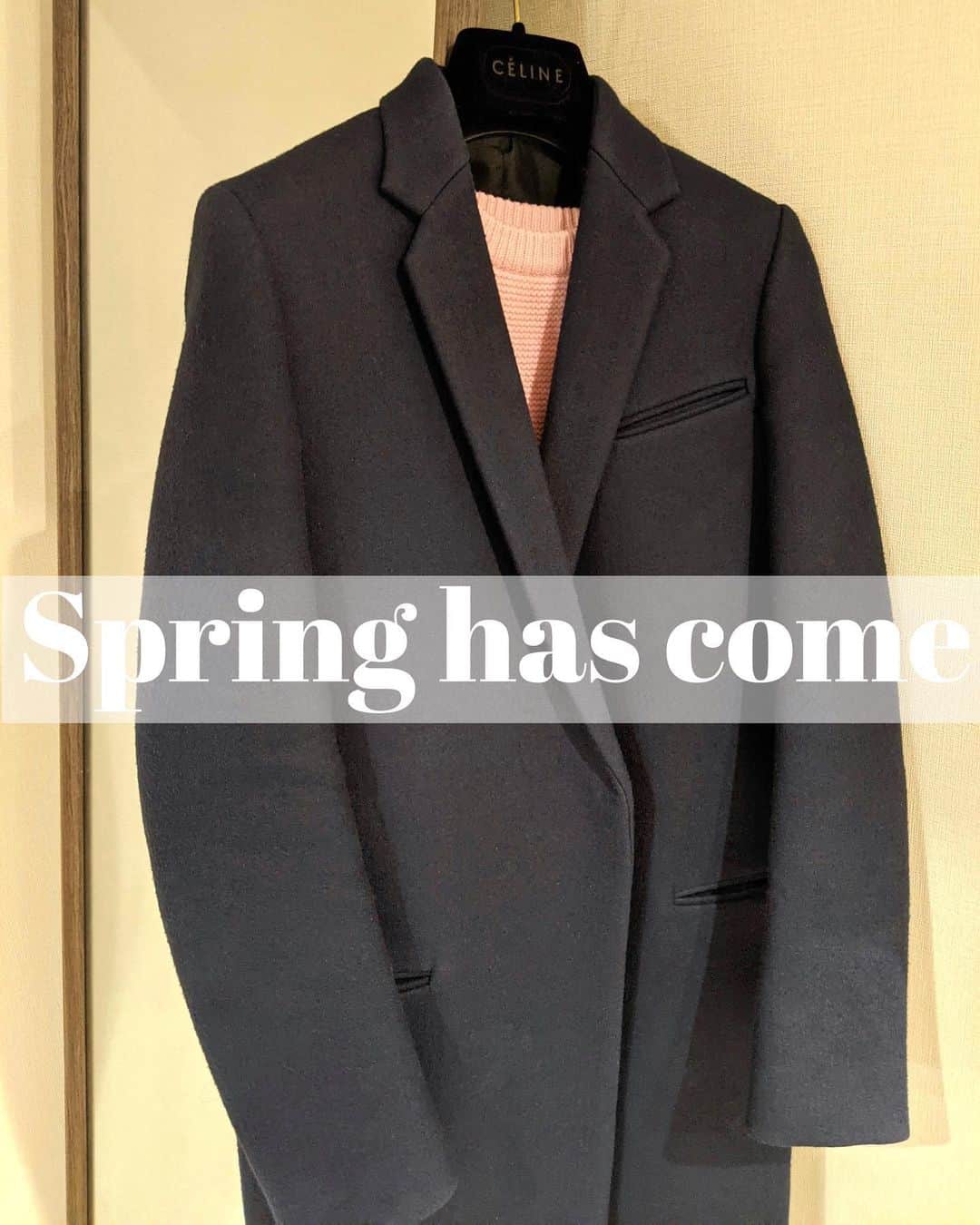 安岡あゆみさんのインスタグラム写真 - (安岡あゆみInstagram)「. Spring has come🌸 今日は気持ち良いお天気ですね☺️ 少しずつ春のファッションも楽しみたいな🕊 . Navy✖️Pinkの組み合わせ好き好き💕 #ayumi_y_ootd 👗 #coat @celine  #knit @tomorrowland_jp  . . #fashion #ootd #outfit #celine #tomorrowland #springhascome #ファッション #コーディネート #コーデ #今日のコーデ #今日の服 #セリーヌ #クロンビーコート #トゥモローランド #春ニット #立春」2月3日 16時09分 - ayumi_yasuoka