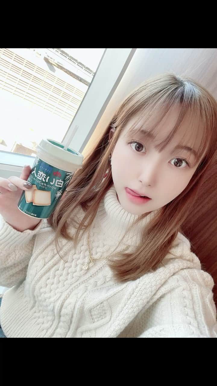 大崎菜々子のインスタグラム：「新発売の白い恋人のドリンク飲んでみた！  甘っ👀って言ってる笑  個人的にはアイスのが好き😘  #コンビニスイーツ #白い恋人チョコレートドリンク #白ニット #お菓子 #今日のおやつ #甘いものは人を幸せにする  #haveagoodday  #横浜美少女図鑑 #広告モデル #ラジオパーソナリティー #我的最愛  #fashiongram #좋아요 #팔로우미 #오오티디  #패션  #패션스타그램 #dleepytown #model #cosplayer #l4l #girl  #cute #透明感カラー #色素薄い系女子 #instagood #色白女子 #ブルベ夏  #makeup #cosmetics」