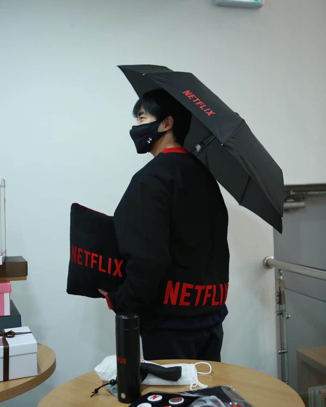 チョ・ビョンギュのインスタグラム：「Thank you for NETFLIX」