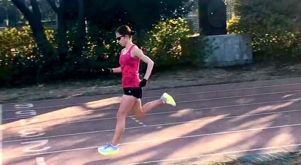 のインスタグラム：「足の状態確認でインターバル🏃‍♀️ 大臀筋トレーニング(youtu.be/1qeUnC5yFsA)と エアロバイクのインターバル＋ウィンゲートパルスさんの低酸素トレーニング(youtu.be/g93qbMgymR8)のお陰でリカバリーも今までより短く、練習も楽に出来た！前傾具合も接地までの余裕度も良かったよ😶！ 1ヶ月ぶりのインターバル🏃‍♀️ #brooks #hyperionelite2  #japan #marathon #runner #マラソン #マラソン女子 #ランニング #ランニング女子 #running #training @wingate_run」
