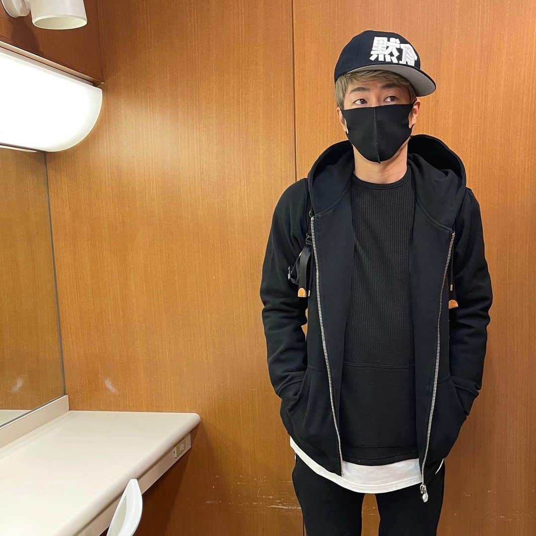 田村淳のインスタグラム：「今日、グッとラック終わりで石田純一さんとYouTubeで対談のお仕事をしました。  石田純一さんにしっかりと言いたいこと言ったし、聞きたい事を聞けました。  是非、ロンブーチャンネル登録して、見て聞いて石田純一さんを判断してください。これは擁護してるのではなく、自分の目で見て判断して欲しいという願いです。  YouTubeは自由にトークできる！ とても良いメディアのひとつです。  あなたはロンブーチャンネル登録してますか？」