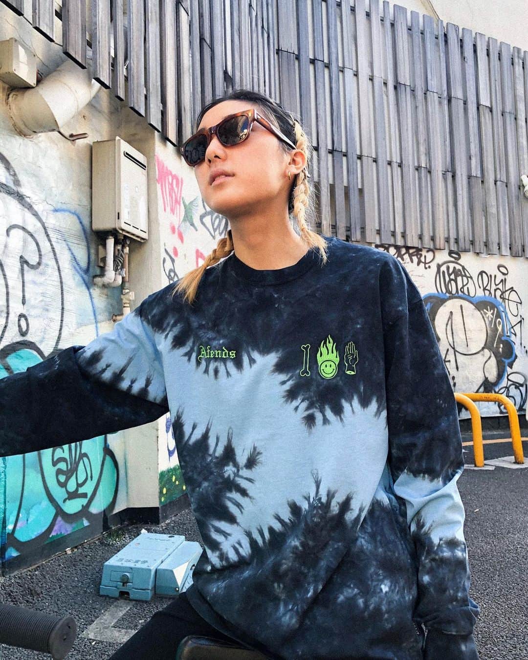 PORT of CALL Cafe&Store Tokyoのインスタグラム：「The Cool Death L/S tee,in an oversaized fit for unisex wear.  @afends  Art by @nirvana.selwood   Price ¥6,800(+tax) Color MULTI TIE DYE.MOONBEAM TIE DYE Stoked @poc_daikanyama   近頃POC 代官山の専属モデルになりつつあるカフェスタッフのナナちゃん。 愛用の(🚲)と共に、春先重宝するアイテムを着用して頂きました💯 　　　 #afends #portofcall #portofcalldaikanyama #cafeandstore」