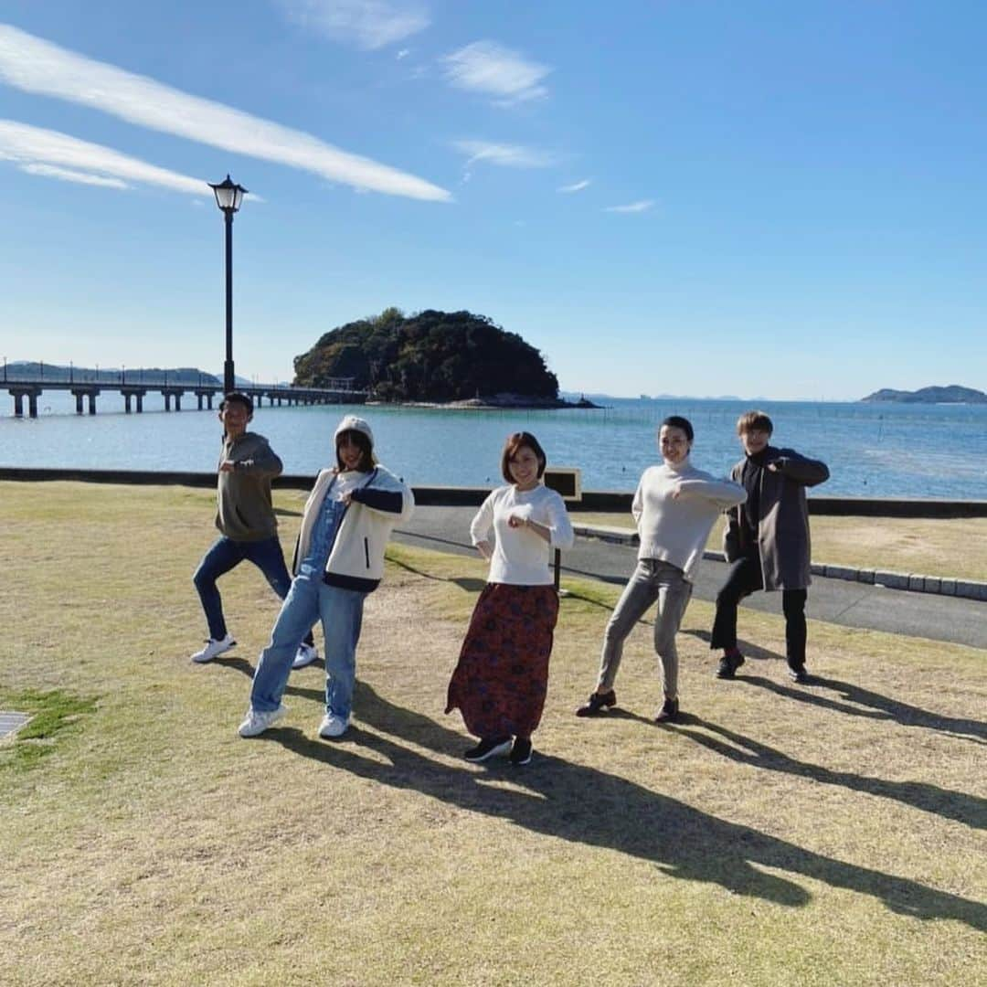 徳重杏奈さんのインスタグラム写真 - (徳重杏奈Instagram)「🍊﻿ 去年秋のロケ動画が公開されました。﻿ ﻿ 愛知県蒲郡市公式！﻿ 「がまごおりアワード」﻿ 今回はダンス編💃﻿ ﻿ 蒲郡市観光大使の﻿ しがせいこさん、加藤康弘さん﻿ @shigaseiko_official ﻿ @katoyasu513 ﻿ ﻿ インフルエンサーの﻿ あーちゃん、知哉くん﻿ @butterfly_ayk ﻿ @tomoya_kamukamupain の﻿ かわいいダンスがみられます💫﻿ ﻿ メ〜テレの人から前日に﻿ 「振り付けを考えてきてね」と無茶振りされたのでわたしのパートだけオリジナルです。﻿ ﻿ TikTokで﻿ #がまごおりアワード と検索してください。﻿ ﻿ もしくはわたしのTwitterから🌟﻿ @anna_tokushige﻿ ﻿ ﻿ ﻿ #蒲郡市 #蒲郡 #gamagori #竹島 #Gポーズ #メーテレ #アナウンサー #徳重杏奈」2月3日 17時03分 - anna.tokushige