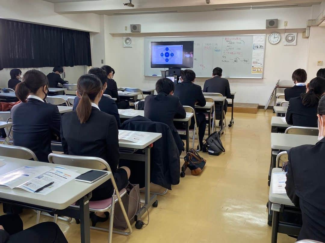 東京バイオテクノロジー専門学校さんのインスタグラム写真 - (東京バイオテクノロジー専門学校Instagram)「薬効薬理試験や病理解析などを行うSMCラボラトリーズ様に学内企業説明会を開催して頂きました！  入社後の具体的な実験やバーチャルラボツアーで実験環境についても伺いました🧑🏻‍🔬🧪  東京バイオの卒業生も登場！ 在学中の学びで役立ったことや仕事のやり甲斐を話してくれました🎵  ありがとうございました！  #就職活動スタート #卒業生活躍中　#卒業生 #東京バイオテクノロジー専門学校 #東京バイオ　#バイオ分野　#SMCラボラトリーズ #遺伝子　#再生医療 #バイオ医薬品　#植物バイオ　#醸造発酵　#食品開発 #化粧品開発　#化学　#理系専門学校 #専門学校」2月3日 17時08分 - tokyobio