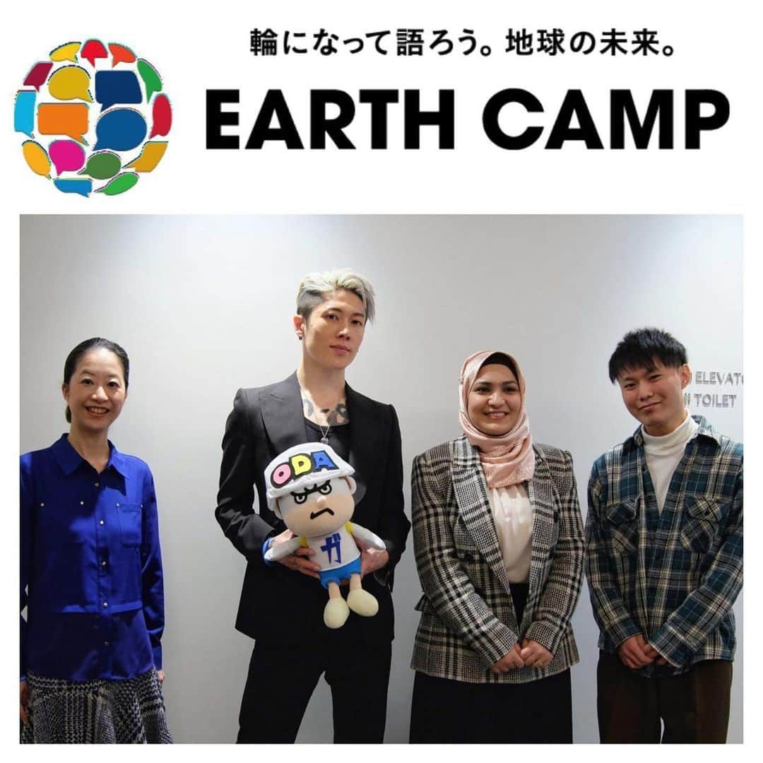 雅-MIYAVI-さんのインスタグラム写真 - (雅-MIYAVI-Instagram)「Everyone was so inspired to hear such an incredible story of ambition from Khadiza, a Rohingya refugee. The path she’s been making is a light to other refugees in Japan. Thanks for sharing🙏🏻難民として異国で暮らすというハードルを乗り越え力強く生き抜くカディザさんのお話と彼女の姿勢から、僕たちも皆パワーをもらいました。ODA マンも、ありがとう！！！！🙌🏻🙌🏻😃💙🌎🏕 @refugees  #Repost @miyavi_press ・・・ 【🌏EARTH CAMP】 “ODAマンの #EARTHCAMP🌏⛺️の思い出をシェア！ #UNHCR セッションにご登壇いただいた、UNHCR親善大使のMIYAVIさん、武村さん、横山さん、カディザさんと記念撮影📸 普段なかなか聞けない貴重なお話を聞くことができました。ODAマンも難民について、まずはもっと知ることが大事だと思いました。”  📷 repost from @ODA_mofa_japan on Twitter https://twitter.com/oda_mofa_japan/status/1356800658184171521  [Coming Soon‼️] 1/30Zoom配信された模様はUNHCR公式YouTubeチャンネルにて公開予定です。 冒頭のMIYAVIがナレーションを務めた“Who We Are”UNHCR70年のあゆみも必見です📝👀🎶  @miyavi_ishihara @refugees @japanforunhcr @yu4refugees @kiyoko_takemura  #EarthCamp #輪になって語ろう #地球の未来  #OnlineEvent #クイズで知る難民のいま #UNHCR70年のあゆみ #WhoWeAre #WithRefugees #UNHCR親善大使 #MIYAVI」2月3日 17時09分 - miyavi_ishihara