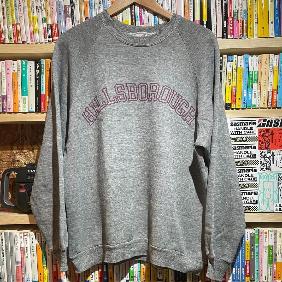 Dickies_projpのインスタグラム：「-USED- JERZEES HILLBOROUGH SWEAT  暦の上ではもう春ですね！ってな感じで今日のオススメはJERZEESボディのHILLBOROUGHスウェットです！  JERZEESの薄手こなれた感なボディ生地は春先にぴったりですよね。そしてここの杢グレーの色合いがたいそうセクシーな艶っぽさで店主は大好きです♫  そしてHILLBOROUGHのプリントがたまりませんね。そうそうこちらのスペルのHILLBOROUGHはカリブ海の小アンティル諸島南部のグレナダ国の地名になります♫  着丈/65cm 身幅/62cm 裄丈/80cm (表記サイズ/XXLですが実寸XLくらいです)  プロフィールLINKにあるweb shopより購入も可能ですので宜しくお願いします♬  本日2/3(水)17時〜20時での営業ですので宜しくお願いします。  ↓店舗情報↓  Select&Vintage shop 渋谷生業  渋谷区神南1-11-5 304 03-6427-8751  通常営業日時/火、水、木の17時〜20時  上記日時以外での来店は、予約制での受付けとなりますのでDMにてアポイントお願いします。  #渋谷生業 #ナリワイやーて〼 #古着屋 #vintageshop #渋谷 #原宿 #神南 #古着 #JERZEES #HILLBOROUGH」