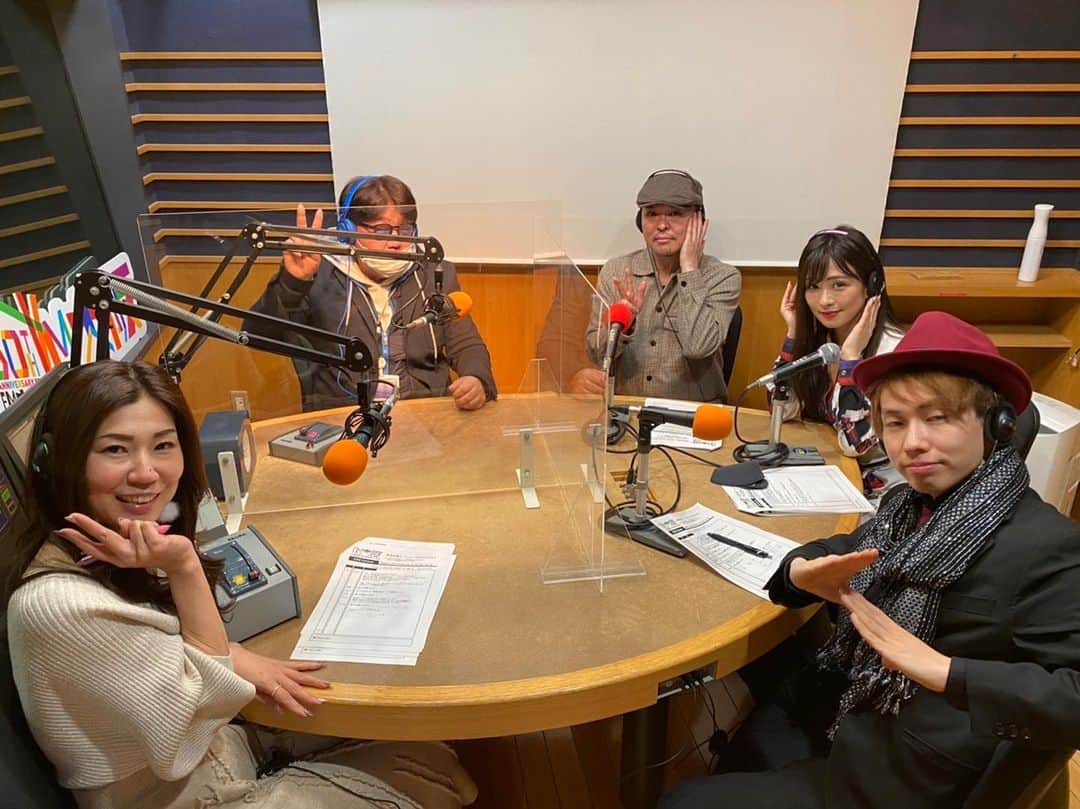 Fujikoのインスタグラム：「📻2021年2月3日本日💕 FM大阪 851 19:00〜19:30   「O.N.E.Forever」に出演します！  https://www.fmosaka.net  Radikoのアプリダウンロードしてね✨  是非チェックしてね⭐️✨✨  #fmosaka #FM大阪#希望の歌#Fujiko#ラジオ#放送#大阪」
