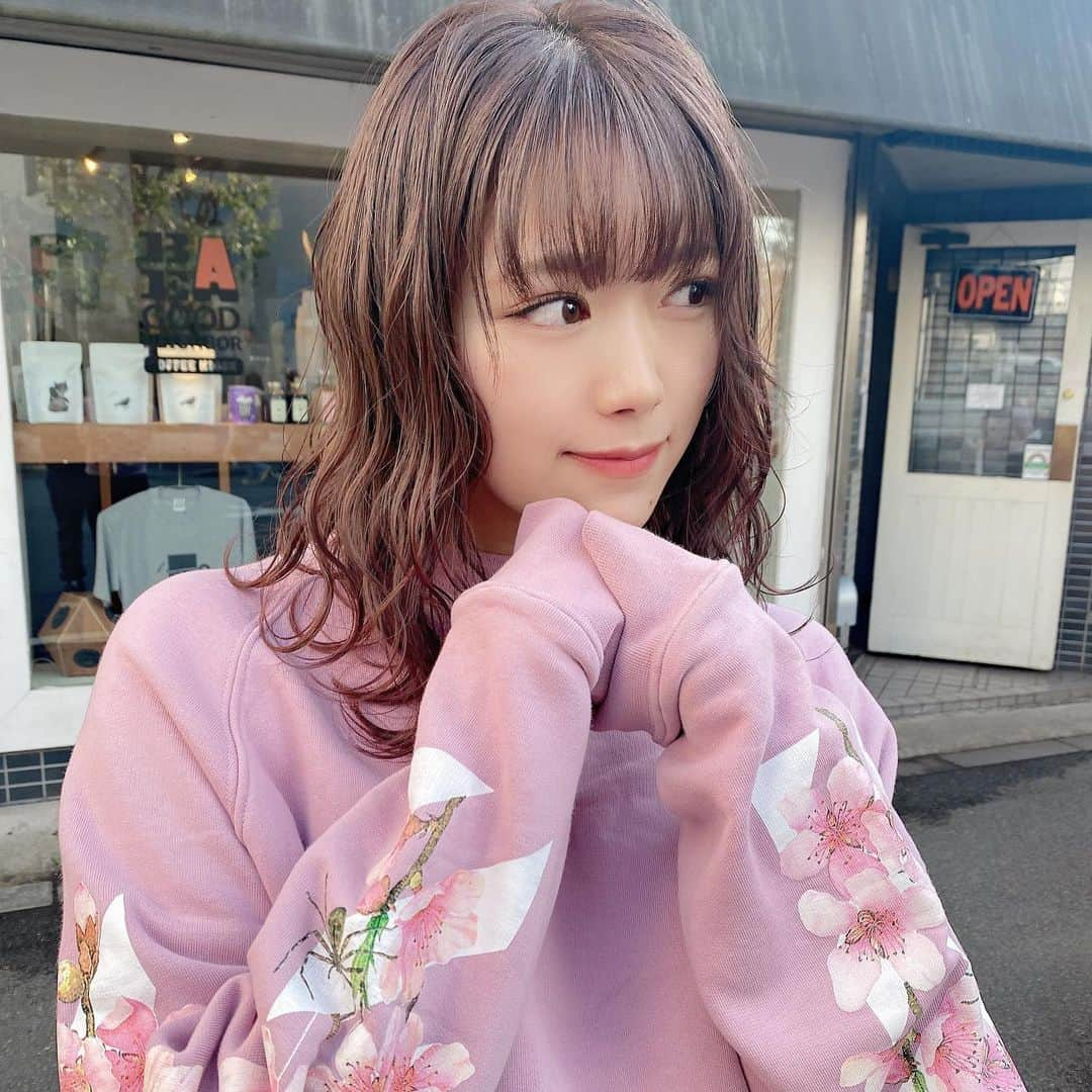 山内鈴蘭さんのインスタグラム写真 - (山内鈴蘭Instagram)「美容室いってきました💇‍♀️💓 透明感のあるカラーに⭐︎ @ryota_navile さんいつもありがとう！ ． ． パープルいれてるんだけど どうかなぁ？☺️💜 ． ． #美容室 #原宿美容室 #navile #ヘアーサロン #ヘアートリートメント #ヘアカラー #パープルカラー #トリートメント #さらさらヘアー #巻き髪 #巻き下ろし #ありがとう #私服 #offwhite」2月3日 17時17分 - xxsuzuranxx