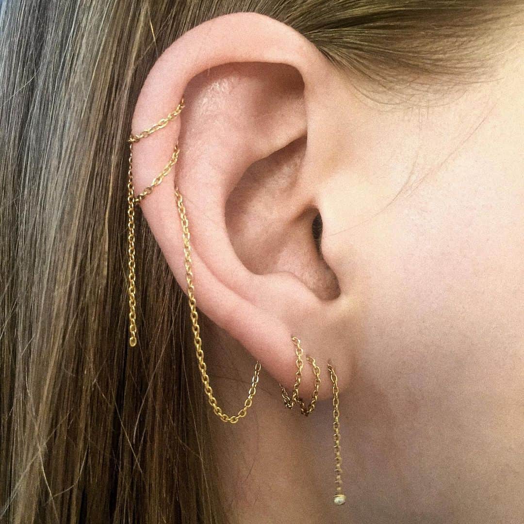 SHIHARAさんのインスタグラム写真 - (SHIHARAInstagram)「Diamond #ShiharaChain earring.   #shihara #multiplepiercings #chainearrings #yellowgold #18kgold」2月3日 17時32分 - shihara