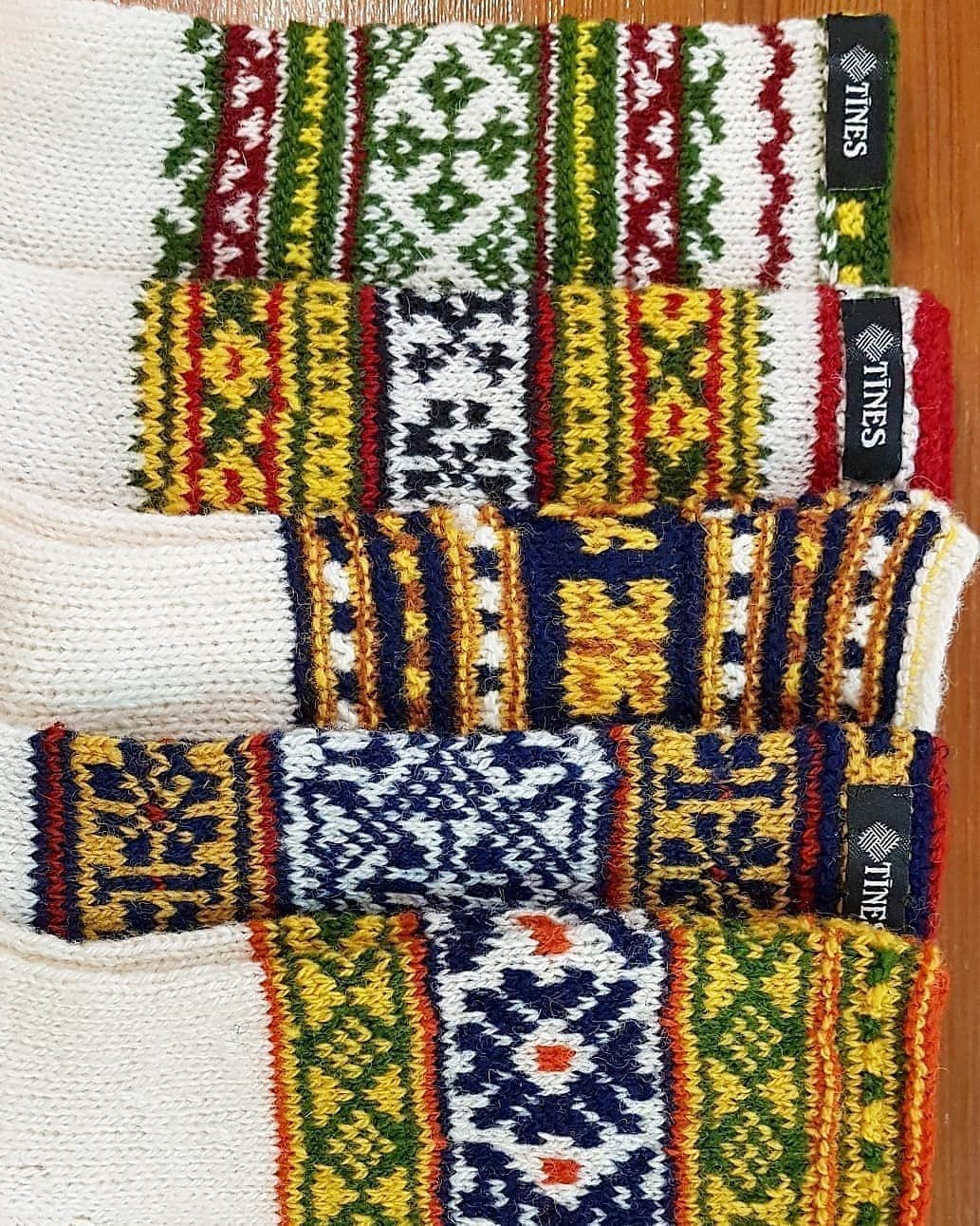 ティネスのインスタグラム：「Everyone is craving for our mittens, but we also knit traditional design socks 😎😉 Check out what we have in stock!  Various designs, colors and sizes. WWW.TINES.LV WORLDWIDE SHIPPING」