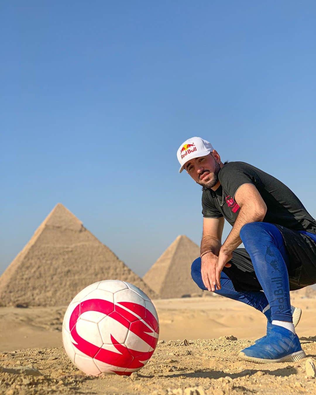 ショーン・ガルニエさんのインスタグラム写真 - (ショーン・ガルニエInstagram)「Egypt’akka 🇪🇬 The best balls on Urbanball.com ✨ @urbanball #SeanGarnier #Urbanballer #Football #Egypt」2月3日 17時30分 - seanfreestyle