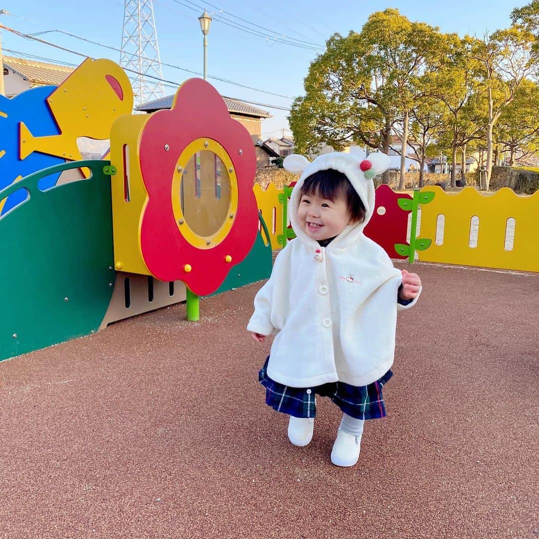 いわさきふきこ さんのインスタグラム写真 - (いわさきふきこ Instagram)「今日も幸せそうで何より。  #和歌山東公園  #ニットプランナー  #うさぎポンチョ」2月3日 17時37分 - fukikoiwasaki