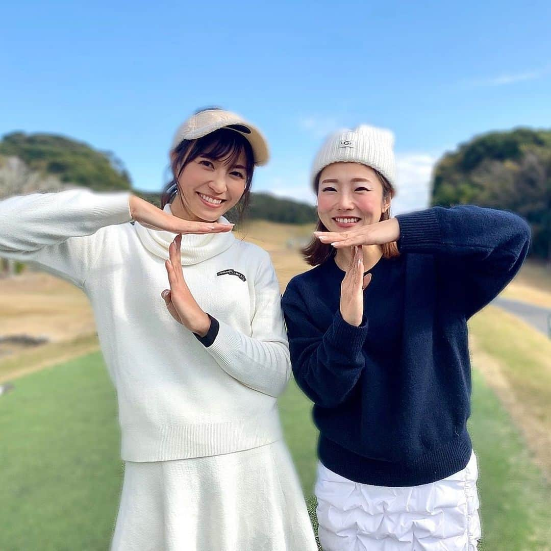 高沢奈苗さんのインスタグラム写真 - (高沢奈苗Instagram)「. 12月に @40rin_golf と２人ラウンドした時の💛⛳️ . この日はめちゃくちゃお天気良くて最高のゴルフ日和だったなぁ😍☀︎ . . 今日19時にゴルフななちゃんねるでその時のラウンド模様を配信します★ . いつになく富山弁大放出してます！笑 イントネーションおかしいし普段とはちょっと違った感じになってます😛 . . ぜひ見てねーー💓 . ポージングは富山のT✨😎 . . . #ゴルフ #ゴルフななちゃんねる #房州カントリークラブ #アコーディアゴルフ #ラウンド #ゴルフyoutube #富山県民 #富山弁 #方言」2月3日 17時43分 - nanaetakasawa