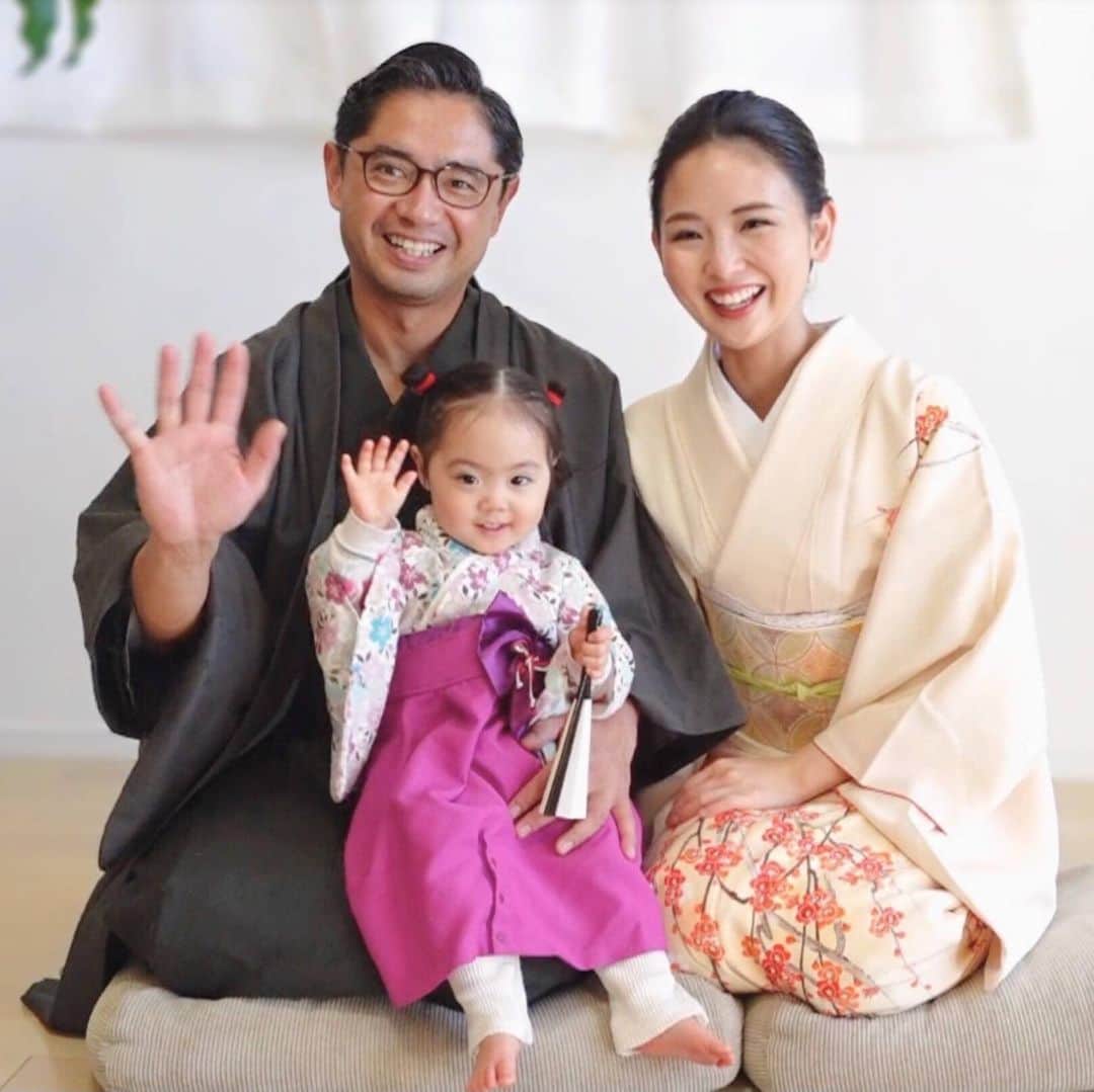 The Japan Timesさんのインスタグラム写真 - (The Japan TimesInstagram)「The life of a geisha in Japan is often perceived as being shrouded in mystery, the exact opposite of what you’d imagine life is like for a YouTuber. It’s a contradiction that “Kimono Mom” knows well. For years, Moe, the 30-year-old creator of the Kimono Mom YouTube channel, trained as a maiko (apprentice geisha) in her hometown of Kyoto, eventually debuting as a geisha. Everything changed at the start of last year, when Moe began uploading videos of herself at home cooking traditional Japanese food and taking trips to the market, eventually securing hundreds of thousands of followers online. Read the full interview with the link in our bio. 📸 Courtesy of @kimono_mom . . . . . . #Japan #geisha #culture #news #youtube #youtuber #japantimes #日本 #芸者 #まいこ #舞妓 #文化 #ニュース #ユーチューブ #ユーチューバ #ジャパンタイムズ #👘」2月3日 17時50分 - thejapantimes