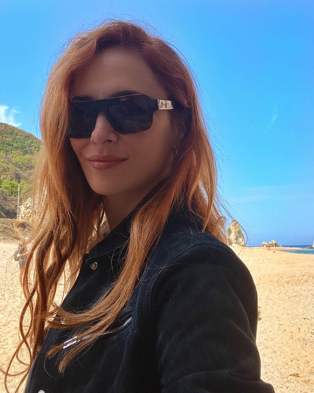 Mine Tugayのインスタグラム：「Hi🍀」