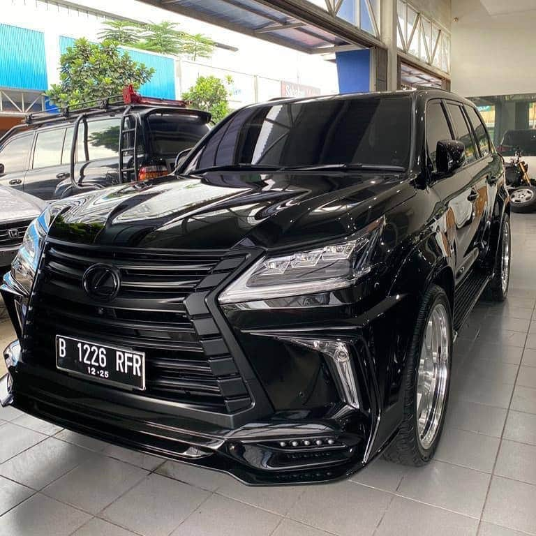 Spirits Artisanさんのインスタグラム写真 - (Spirits ArtisanInstagram)「lexus LX570 produced by @premierautowerkz  Artisanspirits/// Sportsline blacklabel www.artisanspirits.co.jp #artisanspirits #artisan #lexus #lexuslx #lexuslx570 #lx #lx570 #bodykit #blacklabel #suv #corarta7 #yokohamatire #japan #jp #evasivemotorsports #butlertire #jworksunlimited #premierautowerkz #suvproject #kanooperformance #car_life_staff  #車庫小舗 #nigeljdmparts #トラウム #advanced_auto_performance  #otto.auto.service #mr__lexus #jackspna」2月3日 17時54分 - artisan_spirits