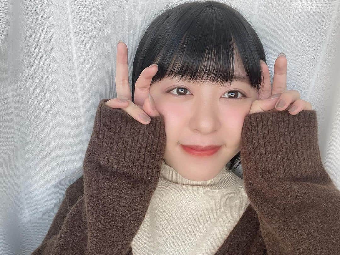 稲岡志織のインスタグラム：「黒髪おかえり！！﻿ ﻿ #渋谷  #ブリーチ #女子大生 #冬服 #セットアップ #좋아요환영 #오늘의훈녀 #셀카그램 #일상룩 #일상스타그램 #단발머리 #오오티디  #私服 #ootd #ボブ #ボブカラー #カラコン #メルティベア #黒髪ボブ #フィルター」