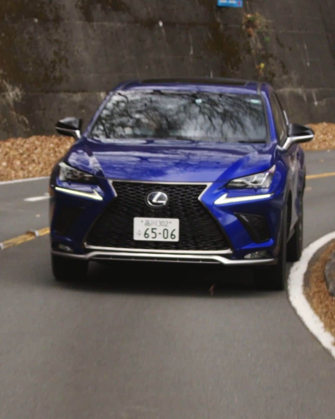 LEXUS / レクサスのインスタグラム：「NXの奥行きのあるスポーティなドライブフィールが、好奇心を掻き立てる。  #レクサス #Lexus #LexusNX #レクサスNX  #OneMoreThing #SUV #クロスオーバー #車好きな人と繋がりたい #carsofinstagram #carlifestyle #carphotography #drive #ドライブ #軽井沢」