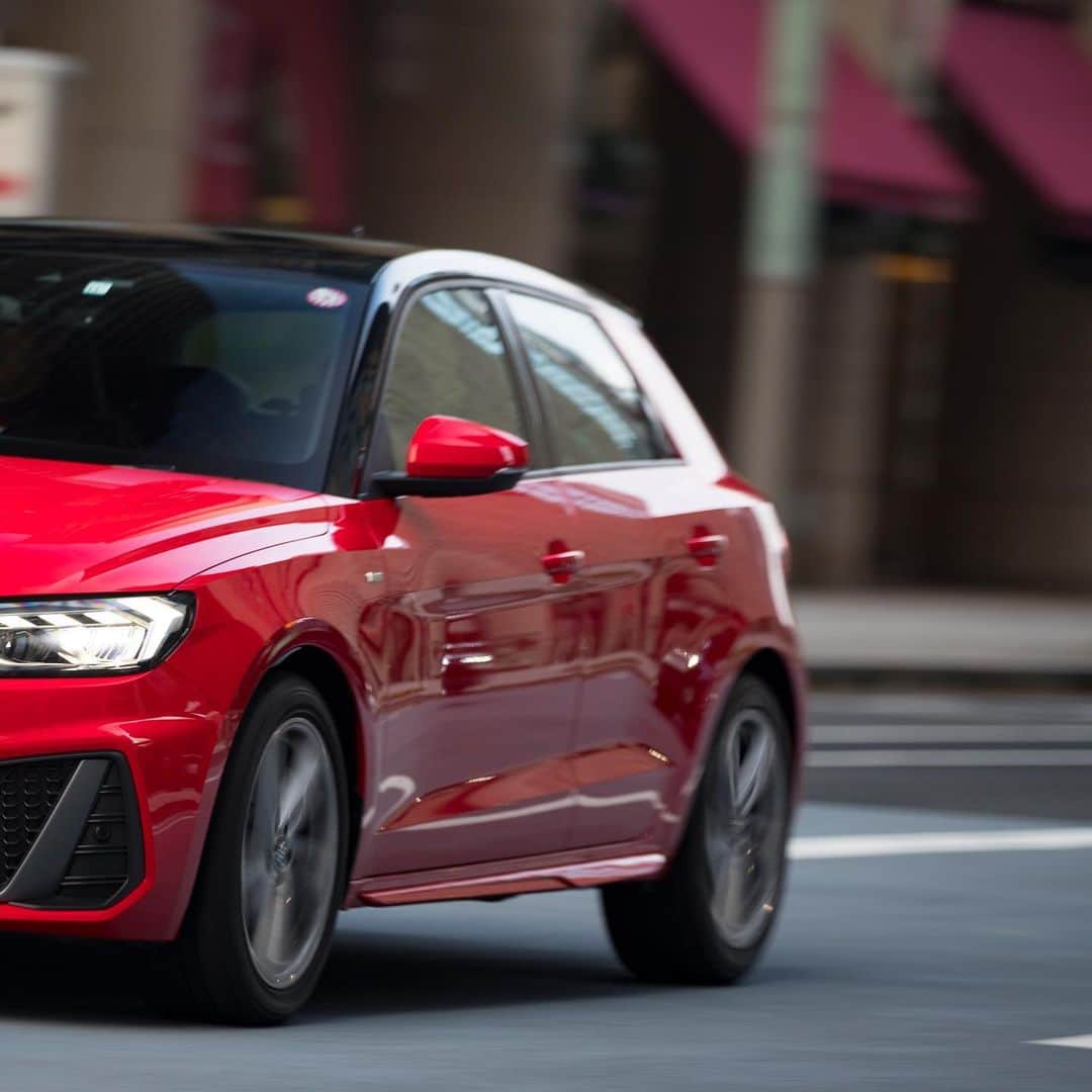 Audi Japan Sales / アウディジャパン販売さんのインスタグラム写真 - (Audi Japan Sales / アウディジャパン販売Instagram)「Audiの魅力が凝縮されたプレミアムコンパクトモデル #AudiA1Sportback。 取り回し抜群のサイズでありながらもパワフルで軽快な走りと、惜しげも無く投入された先進のドライバーアシスタンスシステムが、様々なシーンを快適で楽しく彩ります。  現在 #AJS では「Meet the Audi A1 Fair」を実施しております。総額40万円以上のご購入サポートも期間限定でご用意しておりますので、ぜひお近くのショールームまでお問い合わせください。 @audi.japan.sales  #Audi #myaudi #audistyle #AudiA1 #A1 #car #アウディ #ドライブ #車 #愛車 #外車 #ドイツ車 #車好き #車好きな人と繋がりたい #アウディ女子 #車好き男子」2月3日 18時01分 - audi.japan.sales