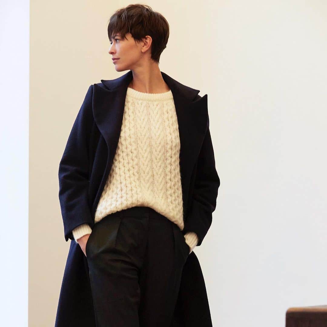 イネスドゥラフレサンジュのインスタグラム：「Maille d'amour Matières cocooning : un cardigan en cachemire aujourd'hui, un gros pull torsadé demain; sélectionnez vos modèles préférés chez Ines de la Fressange Paris et habillez-vous au gré de vos envies. — Lovely knitwear Cosy fabric: a cashmere cardigan today, a big twisted sweater tomorrow; select your favorite models off Ines de la Fressange Paris and dress up as you want.  www.inesdelafressange.fr  #inesdelafressangeparis #inesdelafressange」