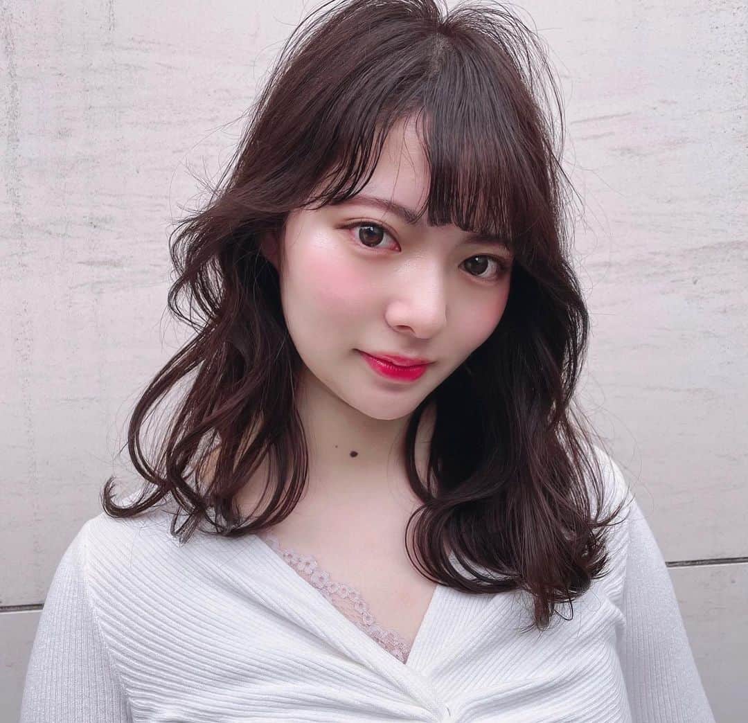 林桃絢美のインスタグラム：「🤍  もう2月、、、！ 今年もあっという間に1年終わっちゃいそうですね😣 ちゃんとやる事やらねば！   （ 少し前の写真です。）  #サロンモデル #サロモ #撮影モデル #撮影 #原宿 #美容院 #就活カラー #ミスコン #セミロング #fff #f4f #lfl #l4l」
