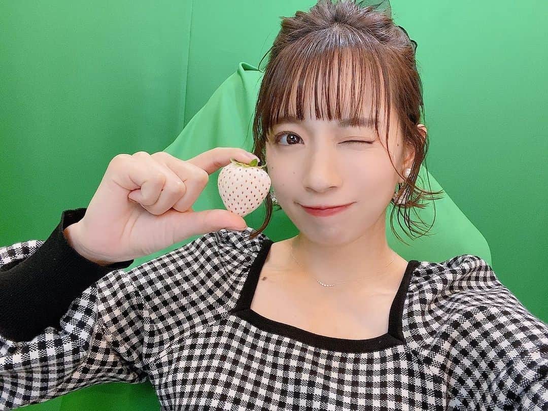 三田寺理紗のインスタグラム：「お誕生日をむかえました🎂  配信、Twitter、たくさんのおめでとうをありがとうございましたぁ😊❤️  ボディメイク中なのでトレーナーさんからの許可を得てケーキを食べたよ🧁泣きそうなくらい美味しかったww  去年のお誕生日配信で登録者数1500人だったみたでらげーむは1年経って2万5000人になっていました😳✨✨✨  3万人目指す！と大口を叩いていた自分もびっくりですw  いつもそばにいてくれるMDGふゃみりーや一緒に遊んでくれる先輩方に本当に感謝しかないです。  これからも変わらずマイペースにやっていくので応援よろしくお願いしますっ😁💓  三田寺理紗」