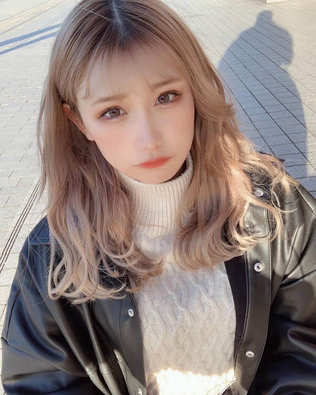 のインスタグラム：「. 最近教習所にしか行ってないから 載せる写真がないよね😢🚘 まじで事故る気しかしない…www大丈夫かしら…汗 この時髪の毛プリン🍮（笑） 過去の写真漁ろうかな…😅 . #zara #ザラ #handm #エイチアンドエム #ootd」