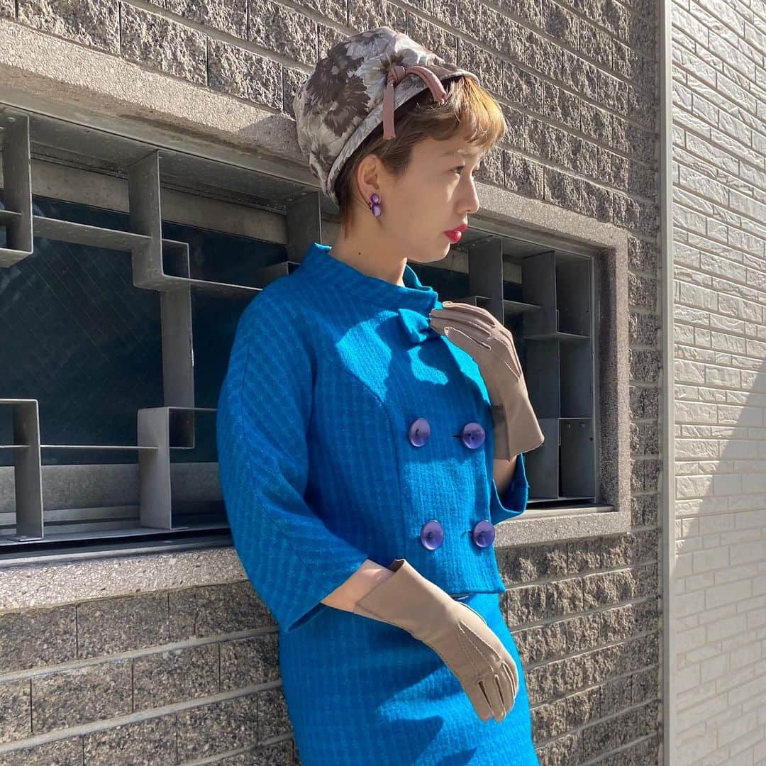 NUTTY Vintage&Collectibleのインスタグラム：「💐NEW ARRIVAL💐  ☑︎vtg 50's royal blue set up  色鮮やかなブルーが素敵なセットアップ。 艶めいた大きなボタンがキュートなこちらには、moonglow jewelryが相性抜群！  お洋服のディテールにあわせてジュエリーを選ぶと 纏まりのある、小洒落た装いに…♡  【Formal Fair 2021】期間中、 全てのヴィンテージジュエリーが10%OFF!💟 是非この機会にご覧ください🌹  ⏳"royal blue set up" TODAY22:00~ ONLINE STORE UPDATE⏳  ---------------------------------------------------- 💐Formal Fair 2021💐1/18(mon)~ ☑︎ヴィンテージジュエリーALL10%OFF  🚌送料無料🚌1/15(fri)~ ☑︎VINTAGE ONLINE STORE ¥10000以上 ☑︎SELECT BOUTIQUE ONLINE STORE ¥5000以上 お買い上げで全国一律送料無料！ （※ONLINE STORE/その他通販全て対象） ----------------------------------------------------」