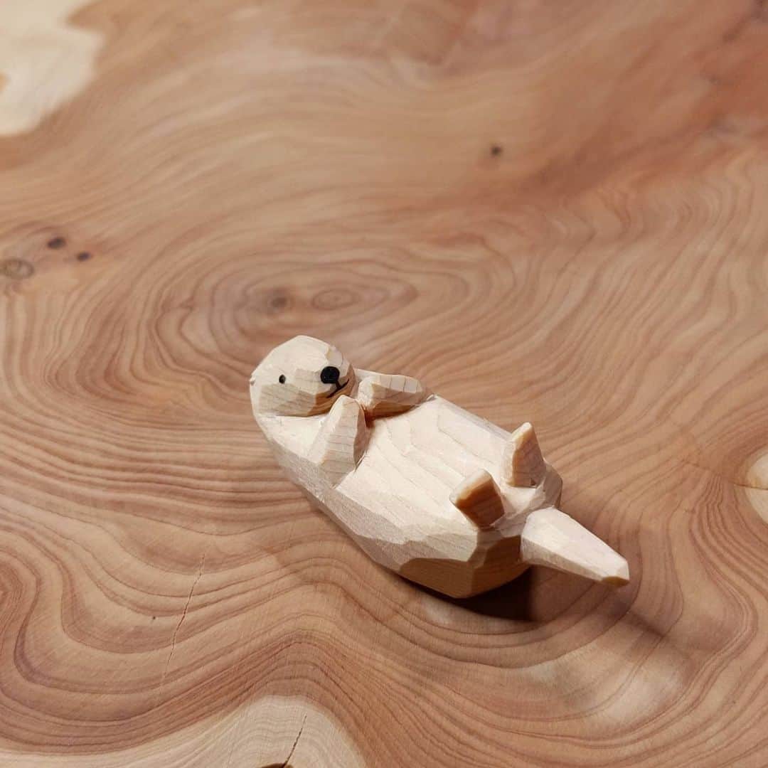 Seiji Kawasakiさんのインスタグラム写真 - (Seiji KawasakiInstagram)「#woodcarving #seaotter ラッコの木彫りを作りました」2月3日 18時29分 - seiji_kawasaki