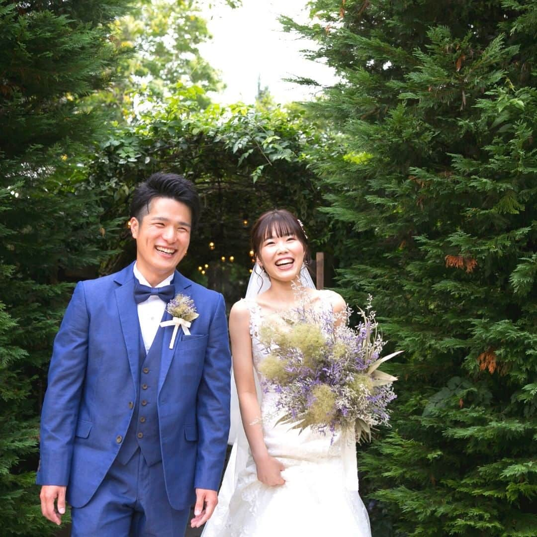 Wedding Park 公式さんのインスタグラム写真 - (Wedding Park 公式Instagram)「💐WEEKLY PICK UP ハナレポ💐  こんばんは！ ウエディングパークのハナレポ編集部です💁‍♀️  今週のピックアップは、 @kaaaaaana30さまのハナレポ👰  コロナの影響で4月→9月に延期をして 実施をされたそうです。 当日は台風の予報だったそうですが お二人が会場に到着すると晴模様に☀✨ 新郎様のデニムのタキシードと 新婦様のバックスタイルが綺麗なソフトドレスが ガーデンに映えて素敵です♡  💒この結婚式場を詳しく ラ・クラリエール（埼玉） https://www.weddingpark.net/00001638/  💍この結婚式についてもっと詳しく ▼@kaaaaaana30さまのハナレポ♡ https://www.weddingpark.net/hanarepo/8831/  ーーーーーー #ベストハナレポ にエントリーしよう👑  @weddingpark をフォロー ＋#ベストハナレポ をつけて 投稿してください♡  ベストハナレポに選ばれた花嫁さまは 月末に表彰投稿をさせていただいています♩  たくさんのご参加お待ちしています！  ーーーーーー #プレ花嫁 #式場探し　#2020婚 #2021婚 #2020冬婚 #2021春婚 #ちーむ2020 #日本中のプレ花嫁さんと繋がりたい #結婚式 #結婚式準備 #結婚準備 #プロポーズ #ウエパ #ウエディングパーク　#ハナレポ　#ラクラリエール ーーーーーー」2月3日 18時30分 - weddingpark