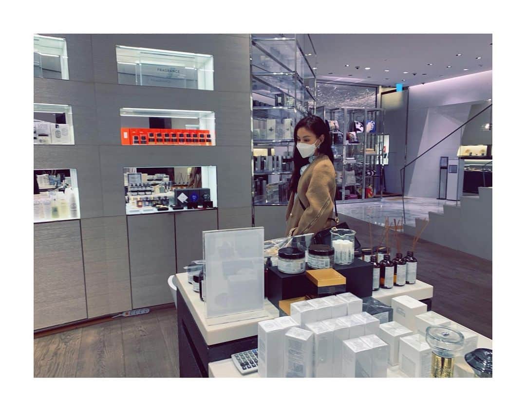 コ・ソヨンさんのインスタグラム写真 - (コ・ソヨンInstagram)「선물사기 힘들어😂 뭐가좋을까요??」2月3日 18時30分 - kosoyoung_official