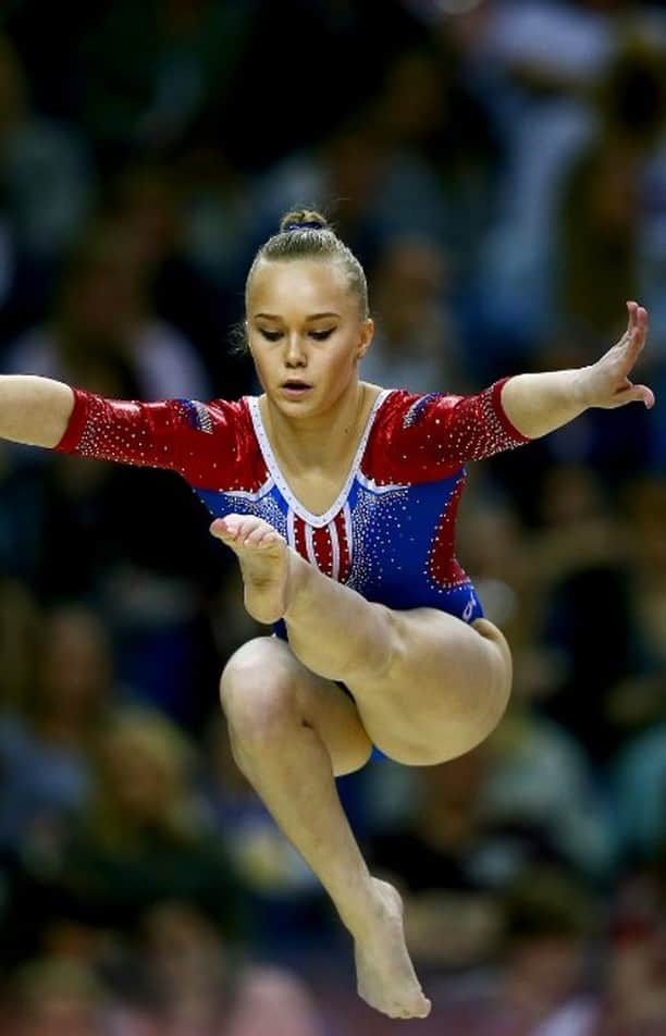 オリンピックチャンネルのインスタグラム：「2019 World gymnastics all-around bronze medallist @gelyamelnikova reflects on 2020 as the Olympic year begins a new.  "I celebrated the New Year at home with my family. I also did snowboarding, so it was a winter break of a normal person."  #AllAround @figymnastics @olympic_russia」