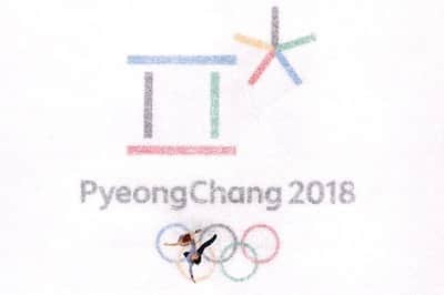 ティファニー・ザホースキのインスタグラム：「Today marks exactly 1 year until the next Olympics, even though it feels like just yesterday we were lucky to participate in our first Olympics! 🥰❤️   Countdown day 1 of 365 🙌🏻😌  #olympics #pyeongchang #pyeongchang2018 #icedance #teamrussia #olympicathletefromrussia #olympicchannel @olympicchannel @olympics @olympic_russia @athlete365」