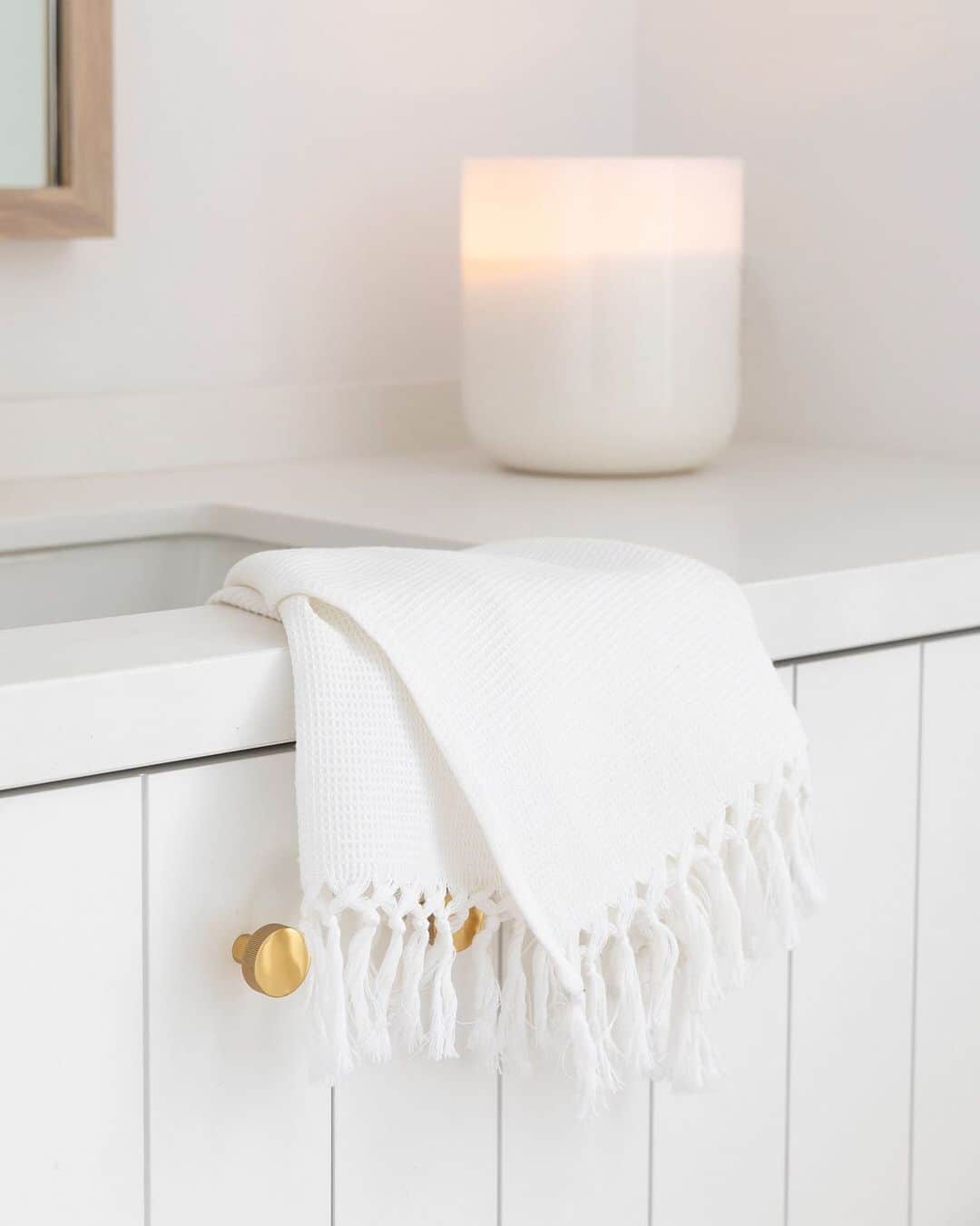 The Little Marketのインスタグラム：「Lightweight, quick-drying, and made to last. Tap to shop the towel that goes with every room, from the kitchen to the bathroom countertop.」