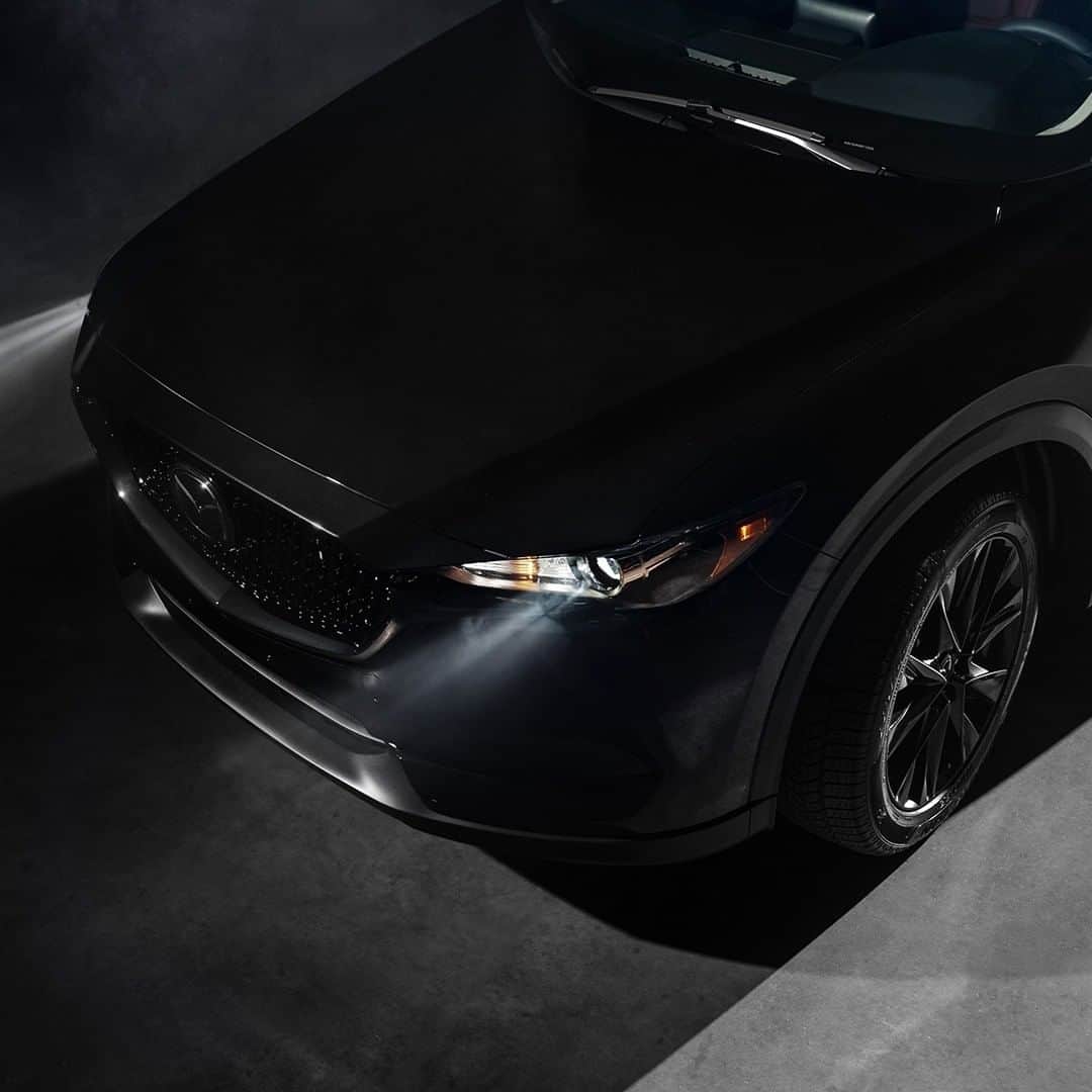 MAZDA Canadaのインスタグラム：「The Mazda CX-5 offers a seamless connection between vehicle and driver with its flawless design – both inside and out. #kuroedition」