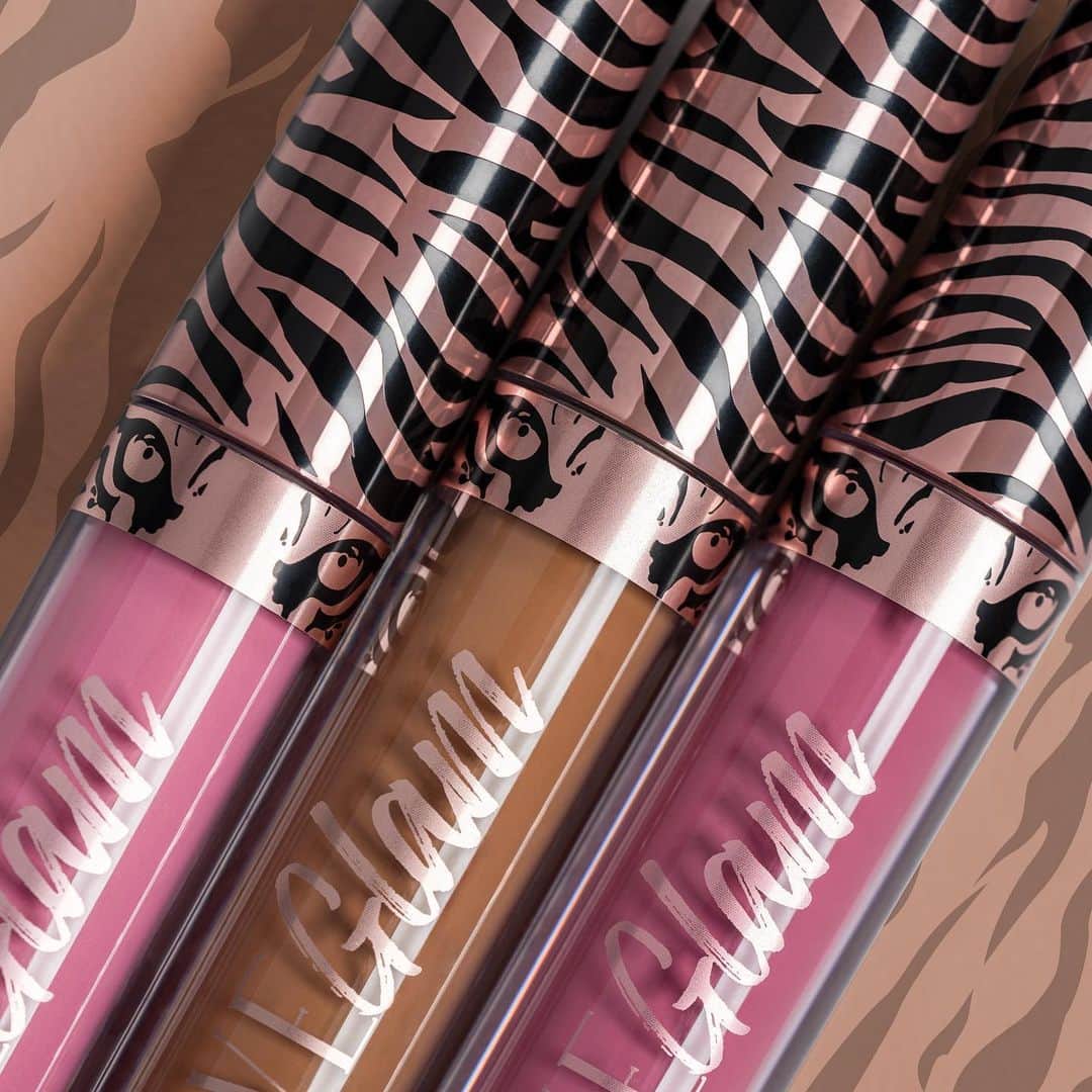 LiveGlamのインスタグラム：「🎶 when I’m with you, all I get is wild thoughts 🎶  Us, singing to our lippies 🤣💄 get wild with our February collection 💘 tap to sign up! #LiveGlamFam」