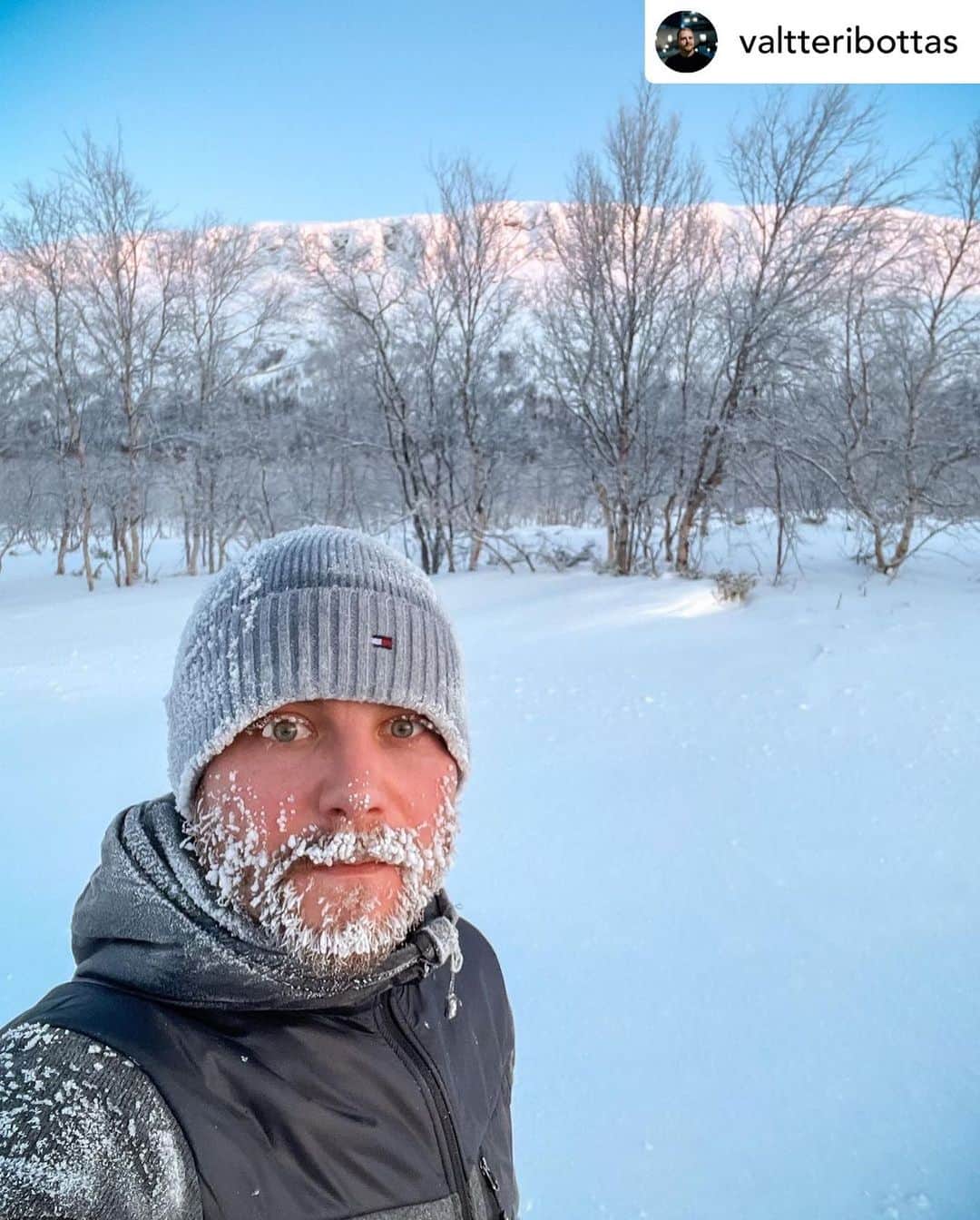 F1さんのインスタグラム写真 - (F1Instagram)「Valtteri’s beard has never looked cooler 🧊 😃  Repost x @valtteribottas   Always good weather for a run ❄️ -22 and a bit of wind chill. No excuses.  #F1 #Formula1」2月4日 4時17分 - f1