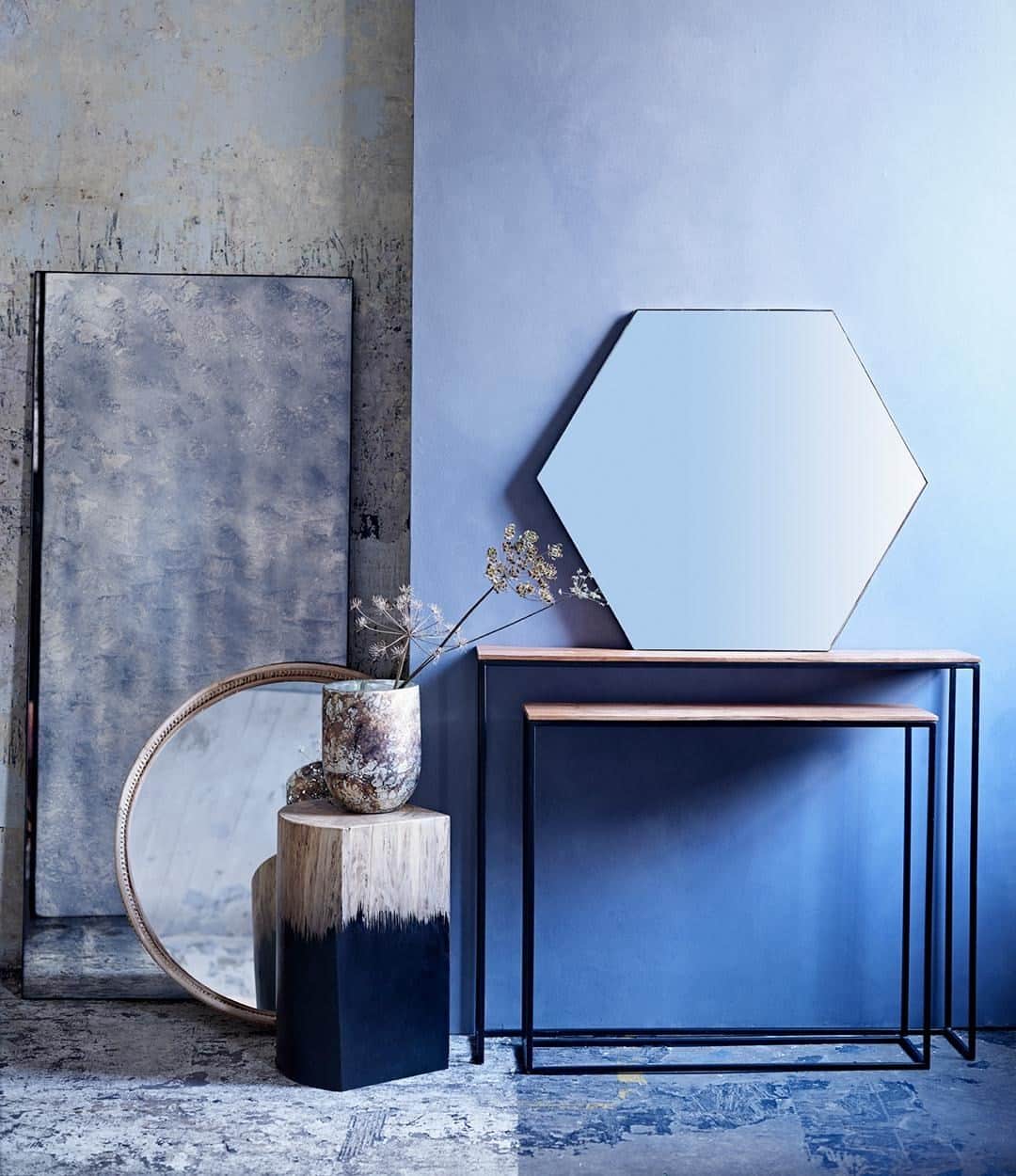 フレンチコネクションのインスタグラム：「Mirror mirror on the wall...  #FrenchConnection #MyFC」