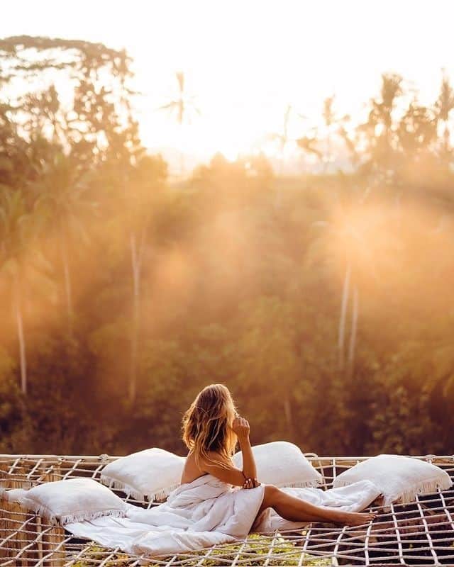 Kapten & Sonさんのインスタグラム写真 - (Kapten & SonInstagram)「'Never getting tired of sunsets at places like this.' 🌅 @thesunsetcolada catching the most beautiful sunset in Bali. 😍 #bekapten #kaptenandson⁠ . ⁠ .⁠ .⁠ #sunsets #travel #traveling #throwback #inspiration #inspo #bali #beautifulplaces」2月4日 4時31分 - kaptenandson
