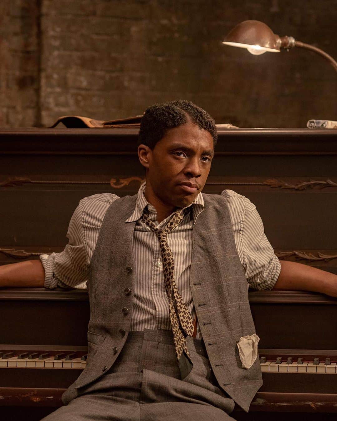 E! Onlineさんのインスタグラム写真 - (E! OnlineInstagram)「Chadwick Boseman has received a posthumous #GoldenGlobes nomination for his role in "Ma Rainey's Black Bottom," his last on-screen role before his passing. ❤️🥺 (📷: Netflix)」2月4日 4時34分 - enews