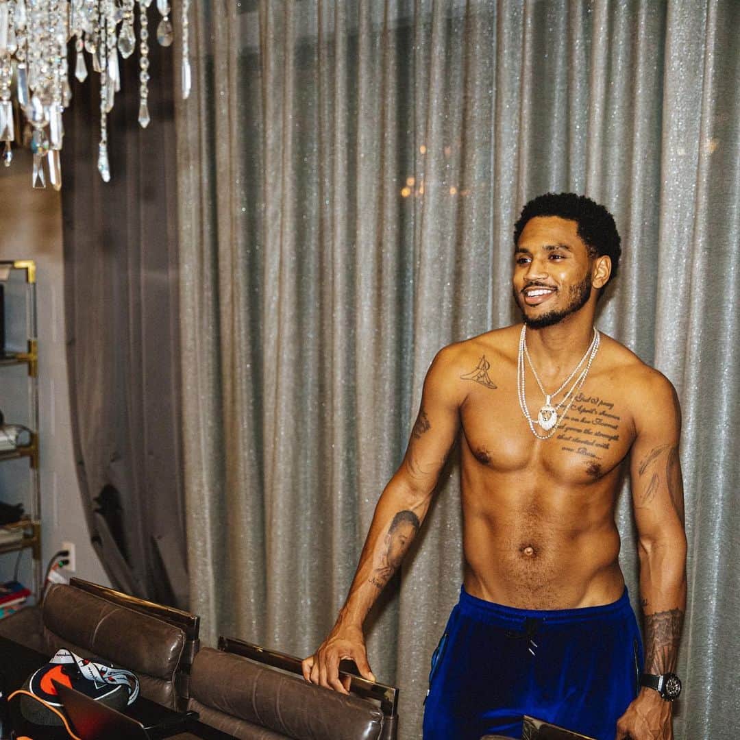 トレイ・ソングスのインスタグラム：「Link in bio wit yo curious ass 🤷🏽‍♂️」