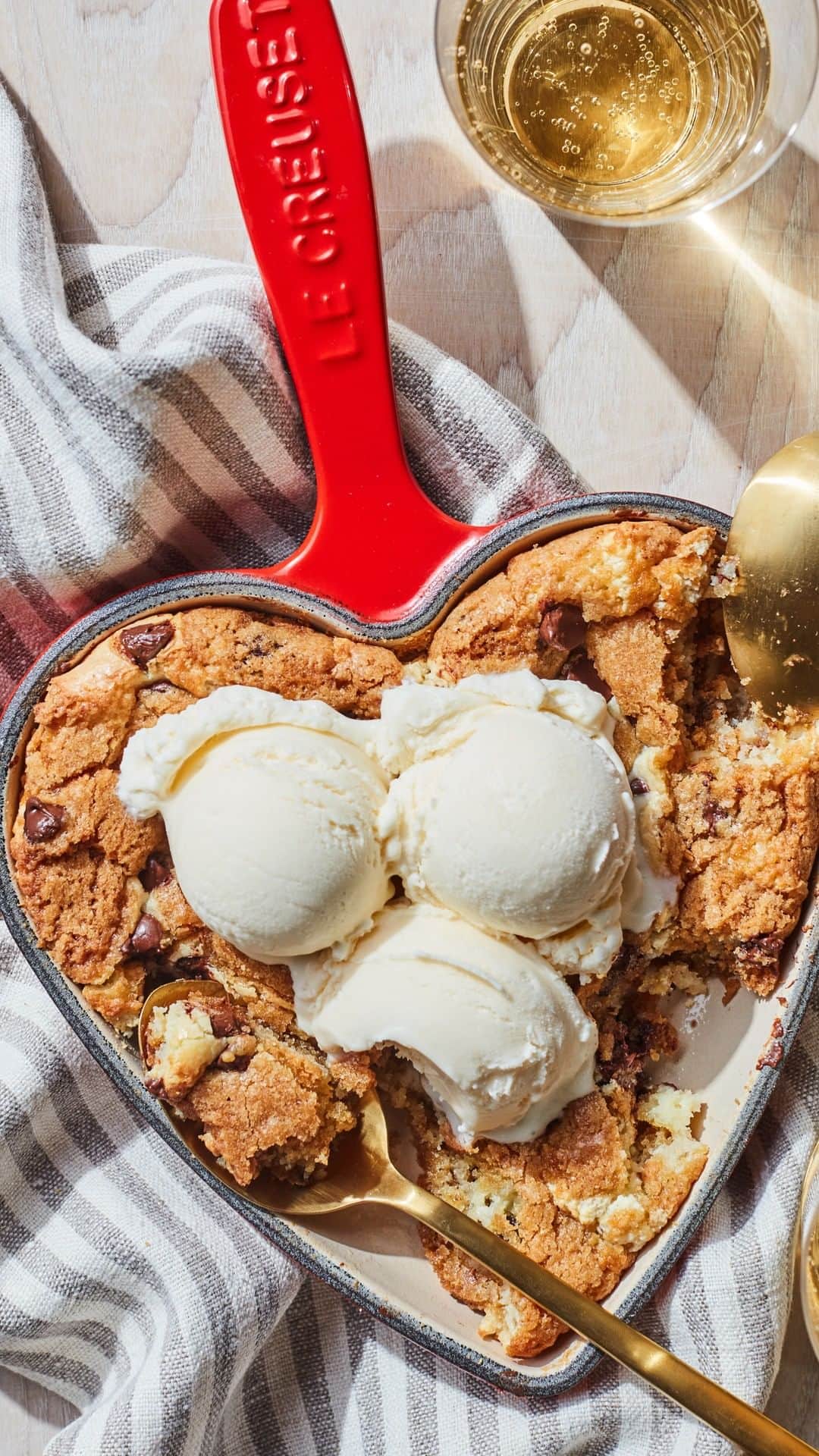 Gaby Dalkinのインスタグラム：「I have NEVER been so prepared for a Valentine’s Day in my life! We’re talking date night at home vibes with me, @whatsthomaseating and our newest little nugget Poppy PLUS the most insane Gooey Chocolate Chip Cheesecake that I made in my new @LeCreuset Heart-Shaped Skillet! THRIVING. Their Valentine’s Day line with their L’Amour collection + heart shaped pieces is j’adorbs and the perfect addition to my collection! Recipe is below + links to purchase these pieces are on my stories!   For the Cookie Layer ½ cup unsalted butter at room temperature ¼ cup brown sugar ¾ cup white sugar 1 eggs 1 ¼ teaspoons vanilla extract 1 ¼ cup all purpose flour ½ tsp salt ½ tsp baking soda ½ tsp baking powder ½  cup Chocolate Chips  For the Cheesecake Layer 4 oz cream cheese room temp 1/4 cup white sugar 1 egg yolk ½ teaspoon vanilla extract Vanilla Ice Cream for serving    For the Cookie Layer  Cream together the butter and sugars in a stand mixer for 3 minutes. Add the eggs and vanilla, making sure to scrape down the sides of the mixing bowl. Add the flour, salt, baking soda and baking powder and mix on low until everything is incorporated. Toss in a handful of the chocolate chips and mix for a quick second.  For the Cheesecake Layer  Whip together the cream cheese, sugar, egg and vanilla for 3 minutes until everything is evenly combined and smooth.  Preheat your oven to 350 degrees F and spray your Le Creuset heart shaped skillet with non-stick baking spray. Press about 1/2 of the cookie dough mixture into the bottom of the pan to make 1 even layer. Spread the cheesecake mixture on top of the cookie dough.  Crumble and sprinkle another 1/2 of the cookie dough on top of the cheesecake mixture and then sprinkle with the remaining chocolate chips. There might be a little leftover cookie dough, feel free to make it into cookies. Place the Le Creuset heart shaped skillet into the oven and bake fora 20-30 minutes until the cookie dough is golden brown. The inner part of the dish might look a bit jiggly, but not to fear. Scoop a few spoonfuls of vanilla ice cream on top and eat with a spoon straight outta the skillet for date night.」