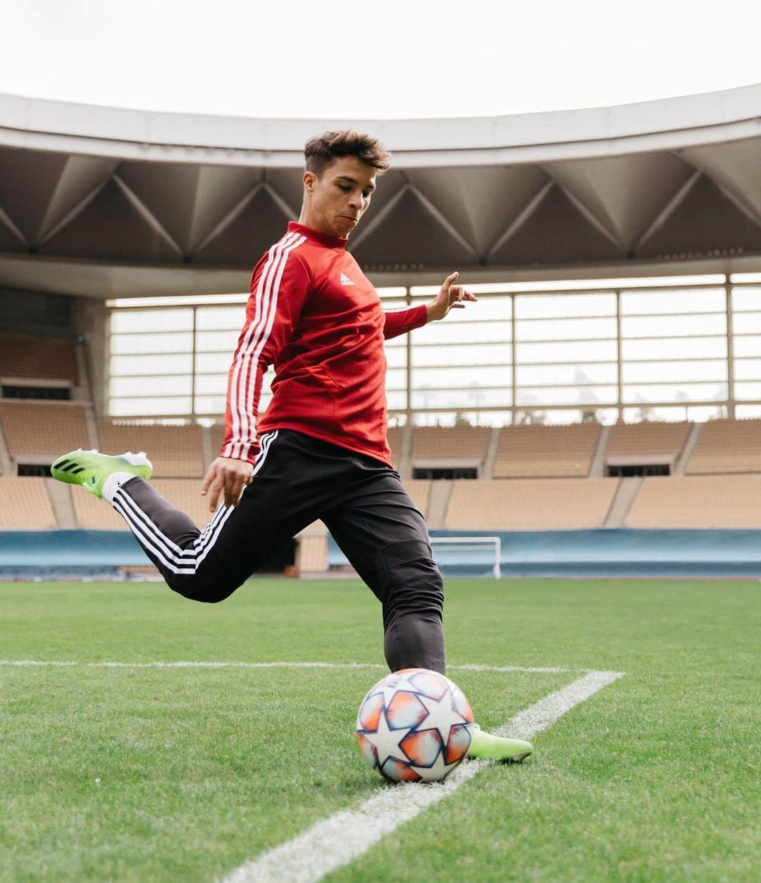 オリベル・トーレスのインスタグラム：「X Ghosted Superlative .... Te gustan?🔥 @adidasfootball @adidas_es」