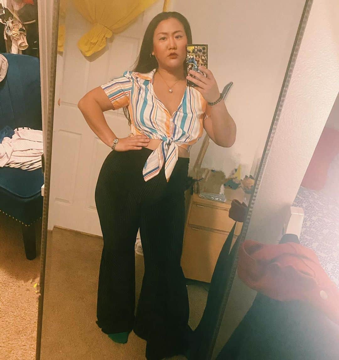 藤井美穂のインスタグラム：「#pr The outfit me getting lost in the 70’s.  Coupon code: mihofujiQ2 (extra 15% off, valid until Mar 31st) http://shein.top/xsfng6r @sheinofficial @sheincurve #SHEIN #SHEINgals」
